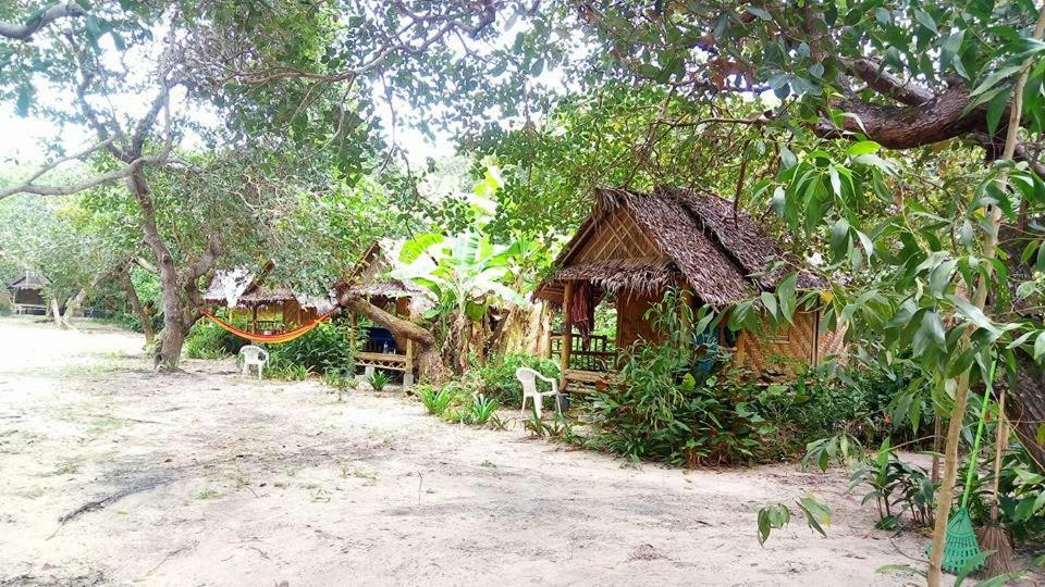 Chalee Tropicana Bungalow Koh Phayam Exterior foto